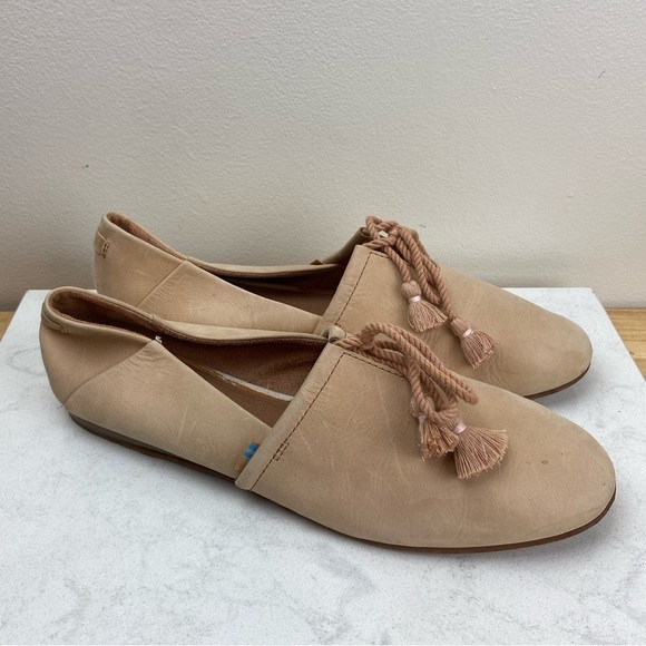 TOMS KELLI HONEY ALL LEATHER TASSEL FLATS - Picture 2 of 14